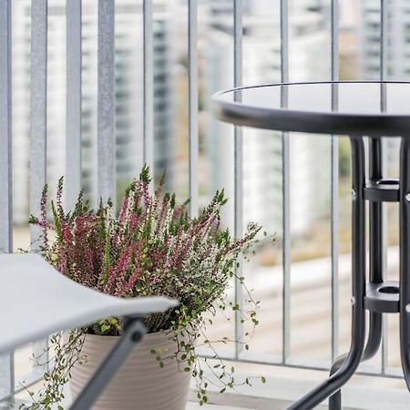 City Sky Studio Mit Balkon Wenen Buitenkant foto