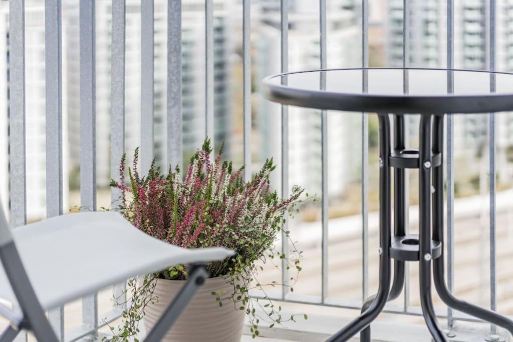 City Sky Studio Mit Balkon Wenen Buitenkant foto