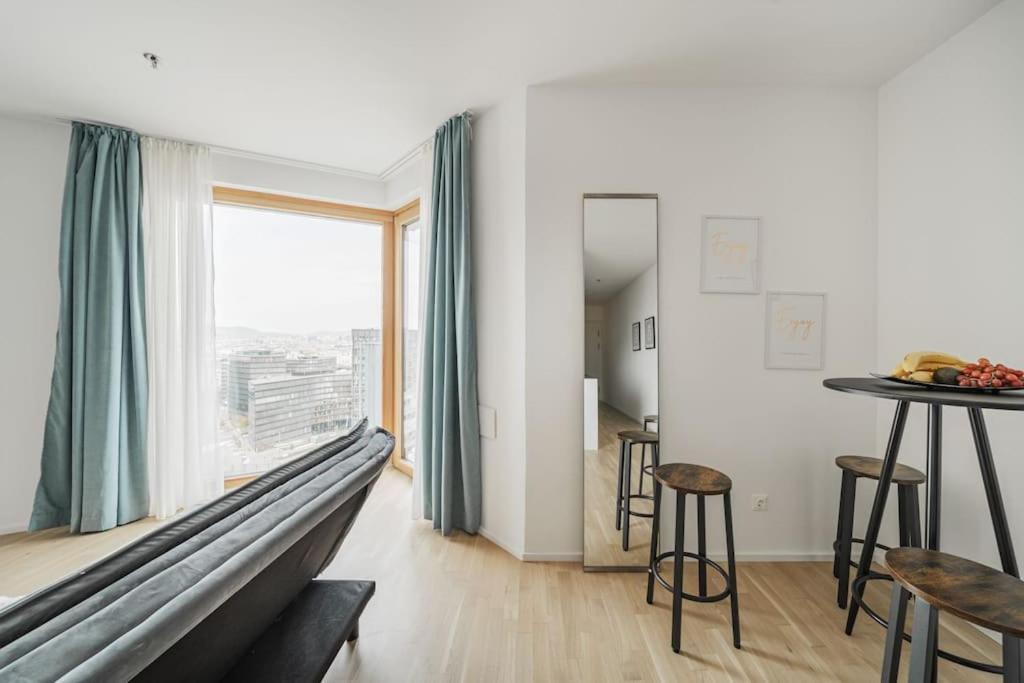 City Sky Studio Mit Balkon Wenen Buitenkant foto