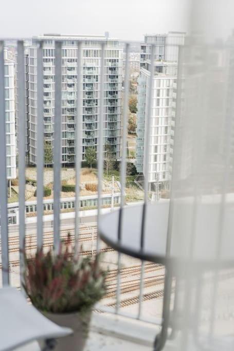 City Sky Studio Mit Balkon Wenen Buitenkant foto